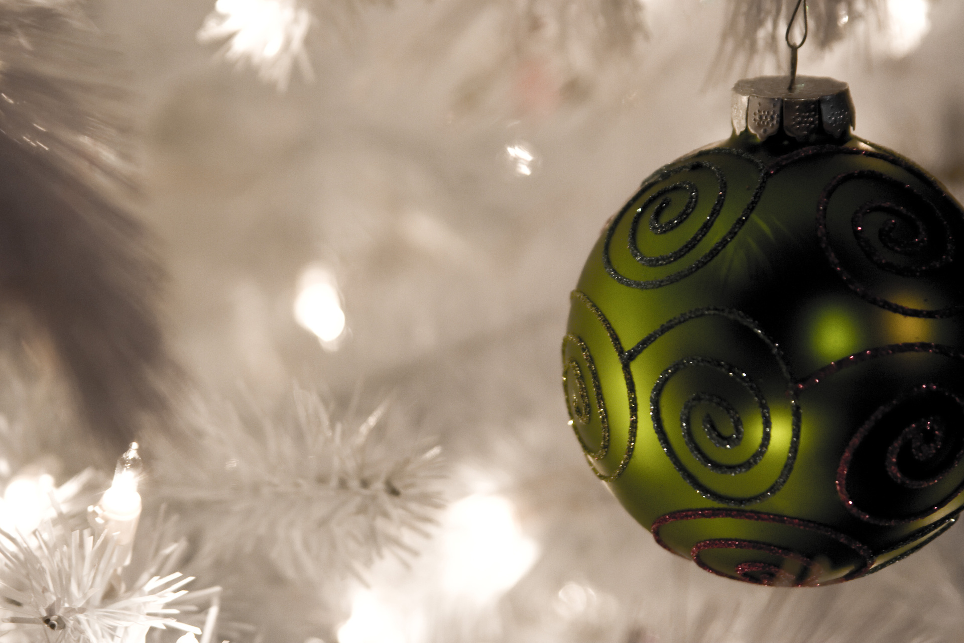 decorated-christmas-tree-2-1359515-1920×1280